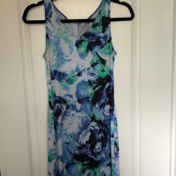 2 for $25 ! Floral maxi - Picture 1 of 2